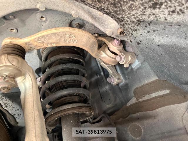 Toyota CROWN HYBRID 2018-07 8361571-19