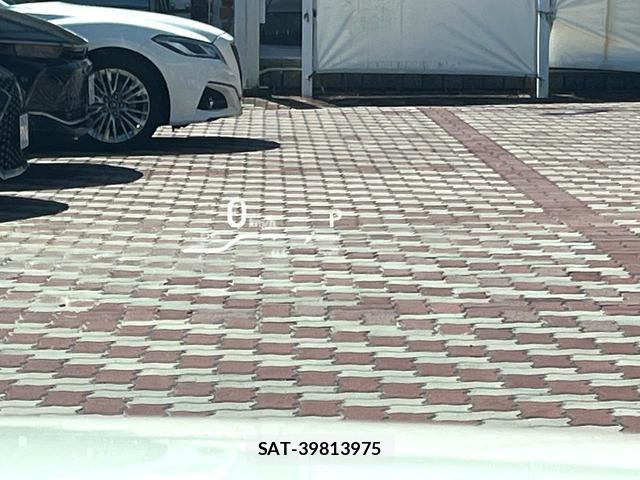 Toyota CROWN HYBRID 2018-07 8361571-6