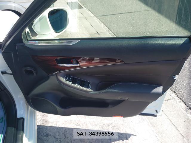 Toyota CROWN HYBRID 2014-08 8361725-13