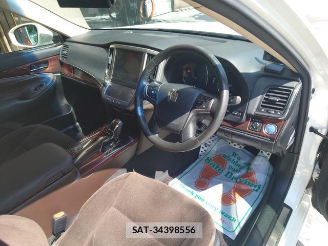 Toyota CROWN HYBRID 2014-08 8361725-14