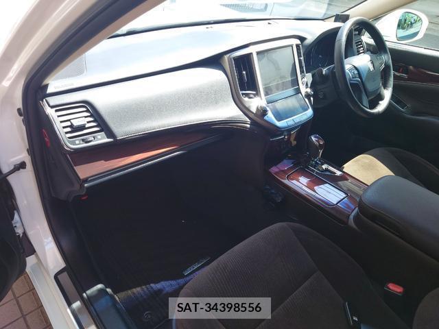 Toyota CROWN HYBRID 2014-08 8361725-17