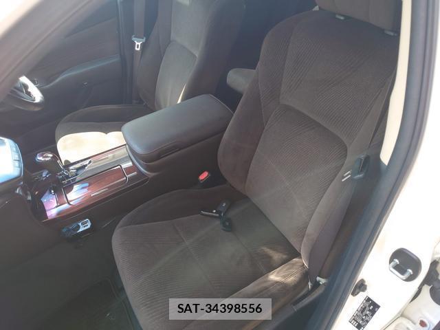 Toyota CROWN HYBRID 2014-08 8361725-18