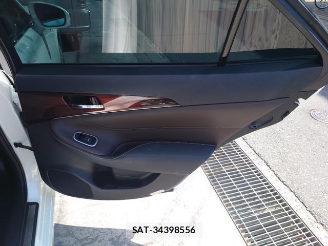 Toyota CROWN HYBRID 2014-08 8361725-19