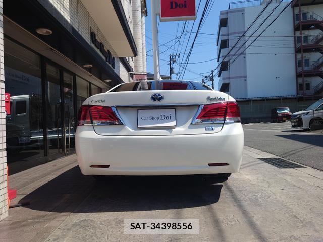 Toyota CROWN HYBRID 2014-08 8361725-2