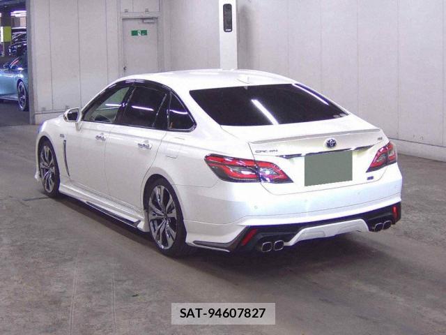 Toyota CROWN HYBRID 2018-11 8362158-3