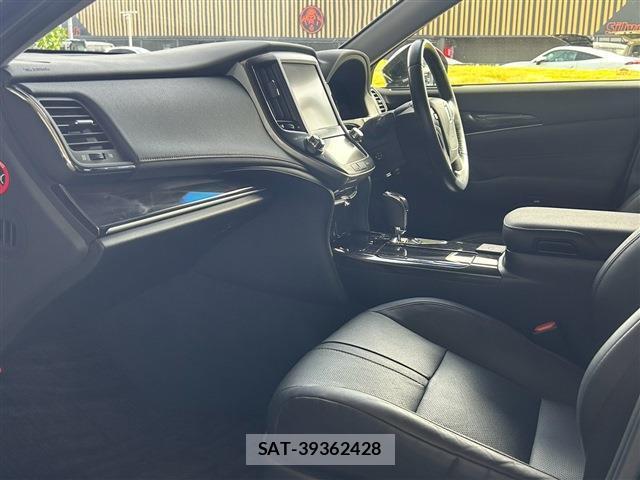 Toyota CROWN HYBRID 2014-06 8362403-11