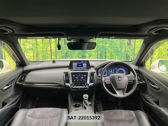 Toyota CROWN HYBRID 2019-02 8362608-1