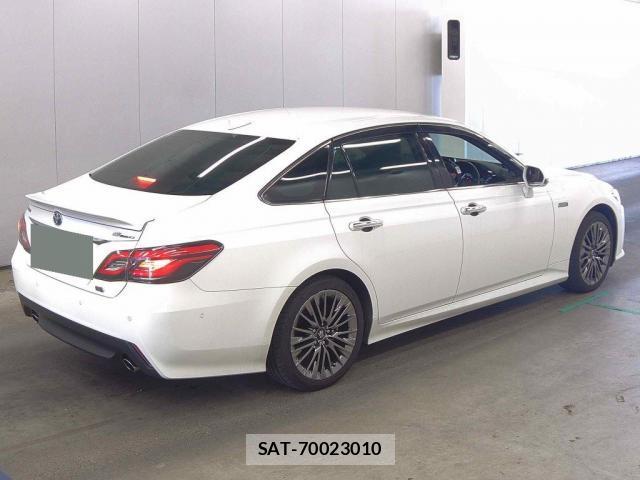 Toyota CROWN HYBRID 2018-07 8362718-1