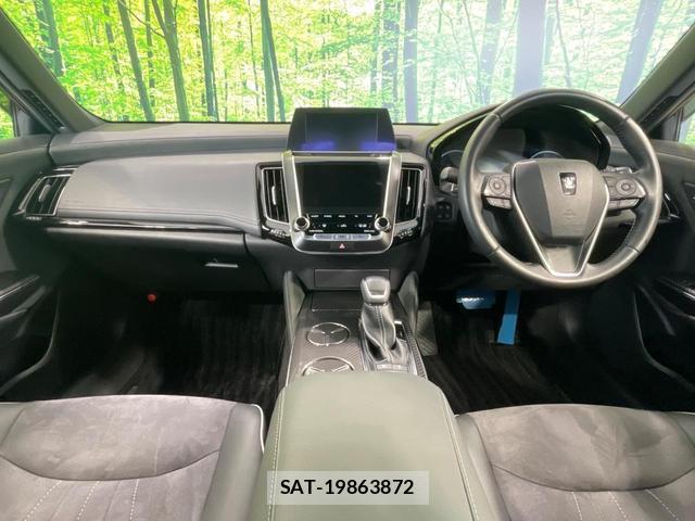 Toyota CROWN HYBRID 2020-04 8363051-1