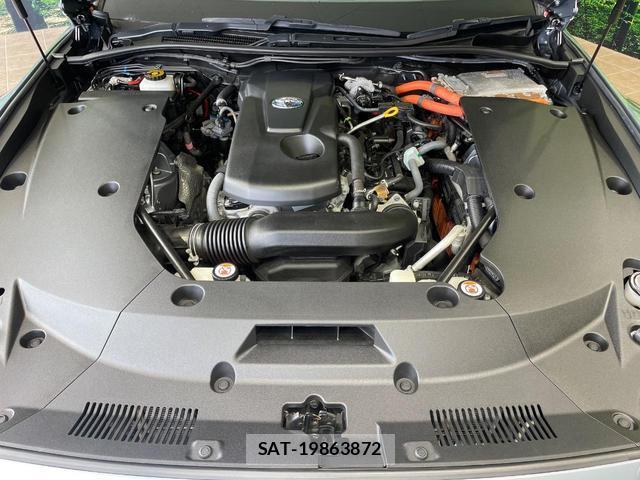 Toyota CROWN HYBRID 2020-04 8363051-18