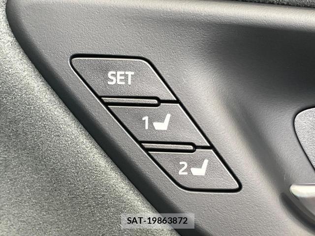 Toyota CROWN HYBRID 2020-04 8363051-7