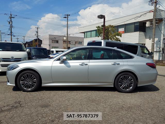 Toyota CROWN HYBRID 2021-07 8363195-10