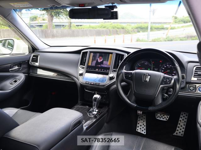 Toyota CROWN HYBRID 2013-07 8363859-1