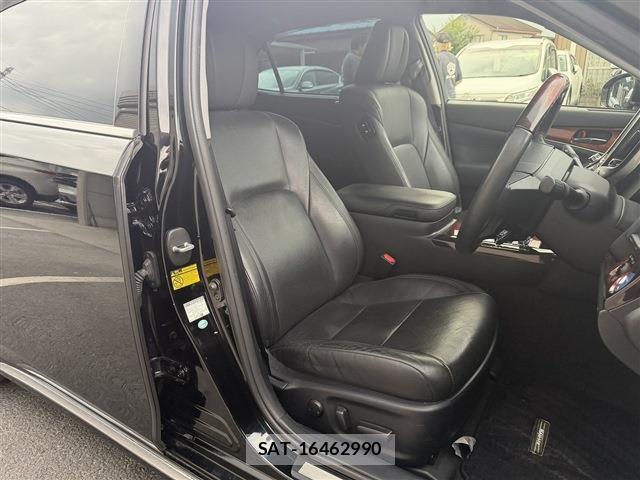 Toyota CROWN MAJESTA 2014-06 8360981-14