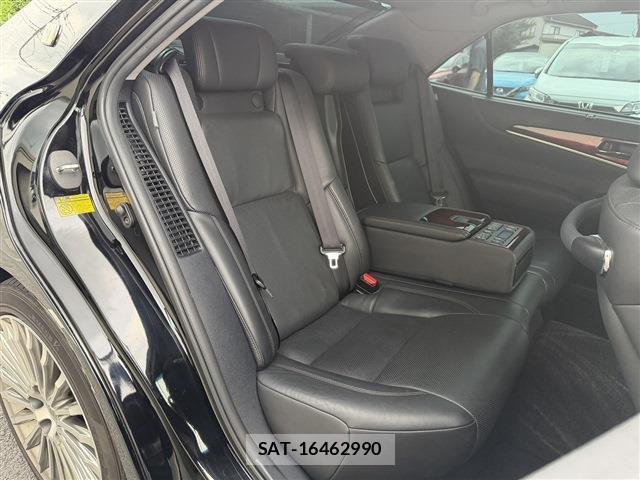Toyota CROWN MAJESTA 2014-06 8360981-15