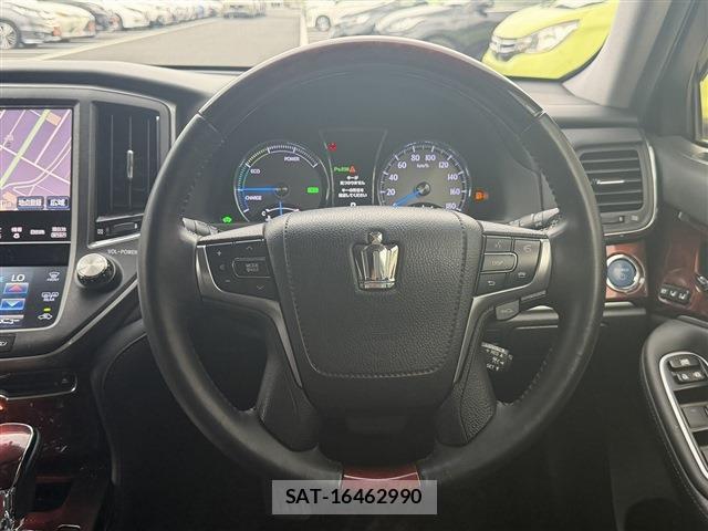 Toyota CROWN MAJESTA 2014-06 8360981-16
