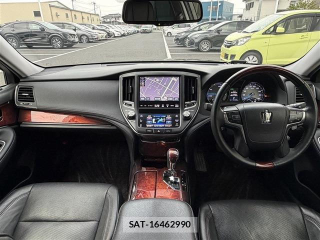 Toyota CROWN MAJESTA 2014-06 8360981-17