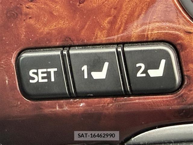 Toyota CROWN MAJESTA 2014-06 8360981-6