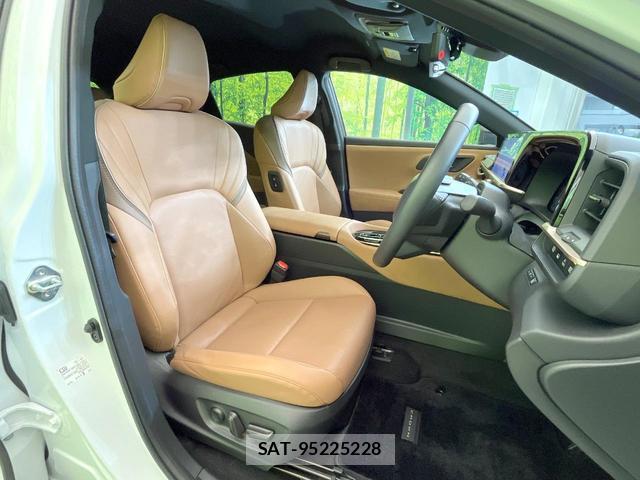 Toyota CROWN 2024-07 8362538-7