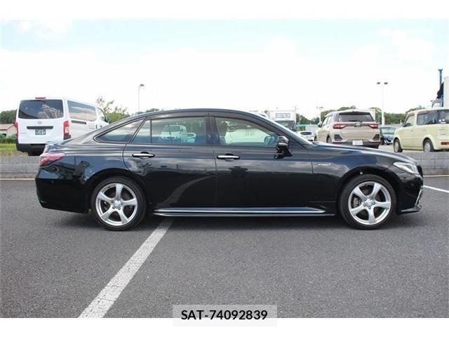 Toyota CROWN 2018-11 8362962-13