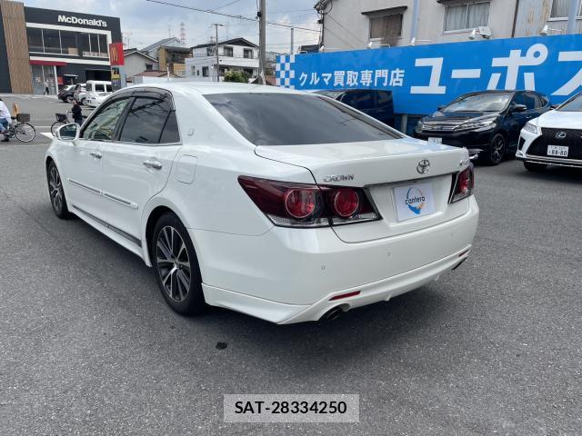 Toyota CROWN 2015-11 8363024-3