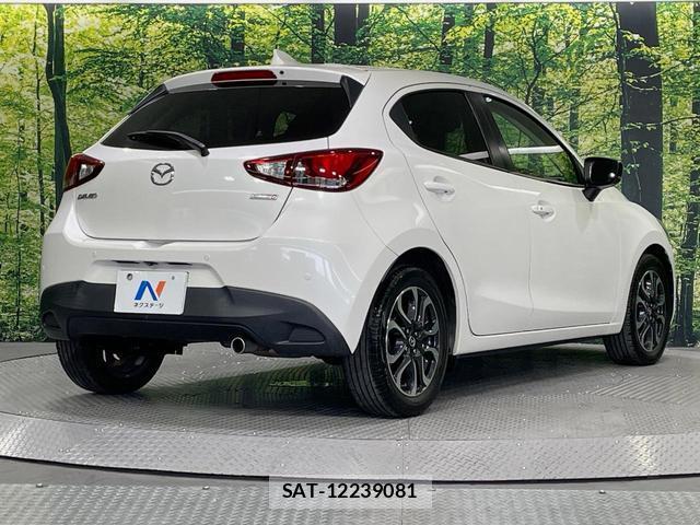 Mazda DEMIO 2018-04 8360892-16