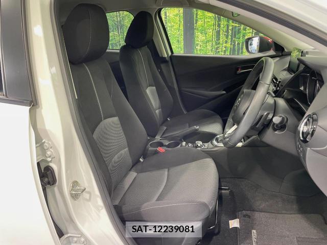 Mazda DEMIO 2018-04 8360892-7