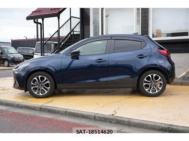 Mazda DEMIO 2017-04 8363396-2