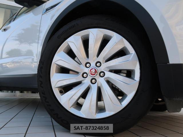 Jaguar E-PACE 2020-10 8361082-16