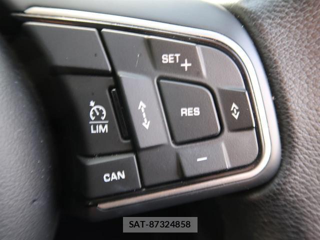 Jaguar E-PACE 2020-10 8361082-3