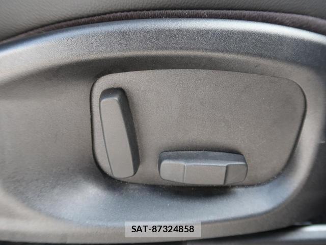 Jaguar E-PACE 2020-10 8361082-4