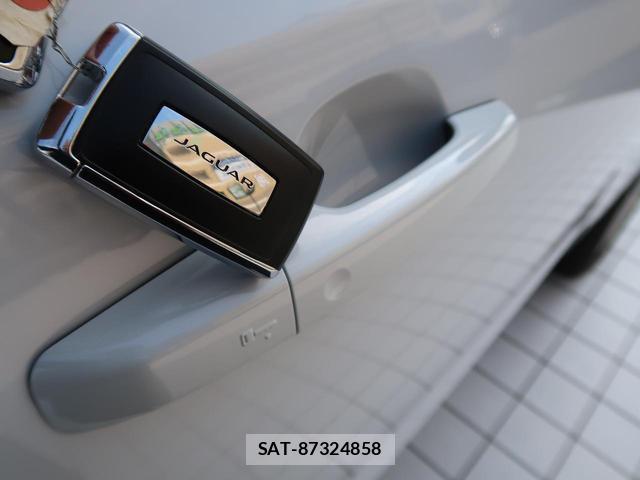 Jaguar E-PACE 2020-10 8361082-5