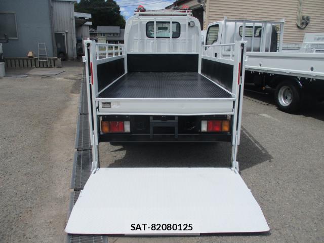 Isuzu ELF TRUCK 2017-07 8361678-3