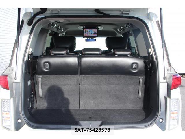 Nissan ELGRAND 2011-11 8360589-19
