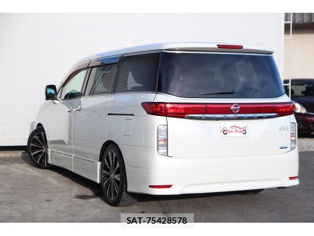 Nissan ELGRAND 2011-11 8360589-4
