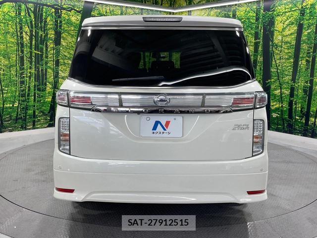 Nissan ELGRAND 2017-09 8360640-16