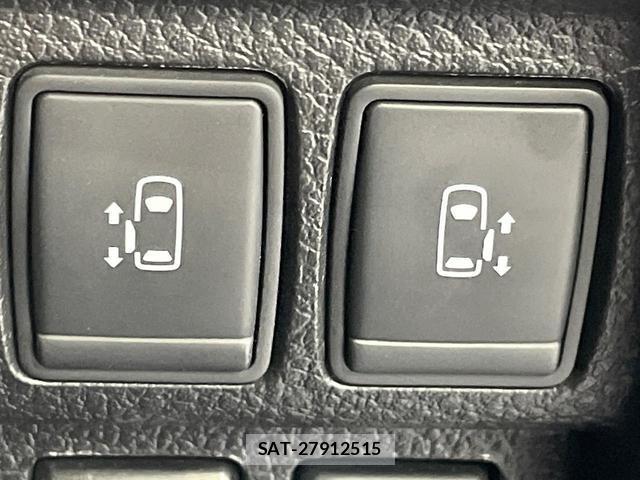 Nissan ELGRAND 2017-09 8360640-7