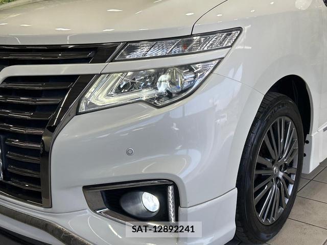 Nissan ELGRAND 2015-08 8360918-12