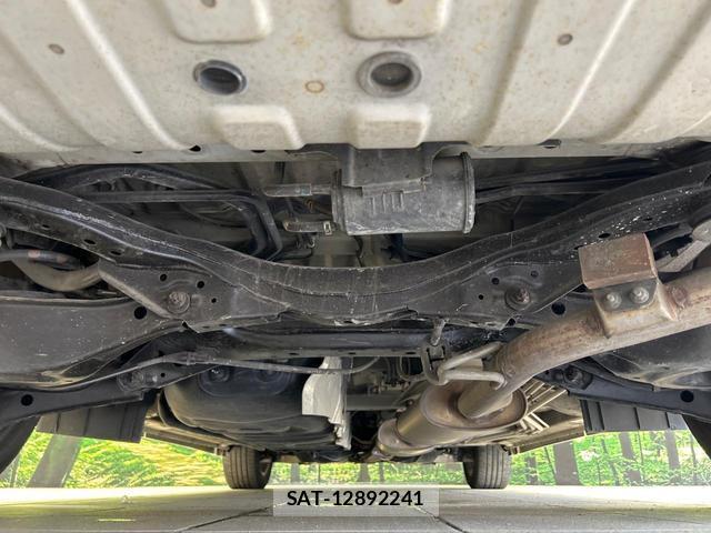 Nissan ELGRAND 2015-08 8360918-19