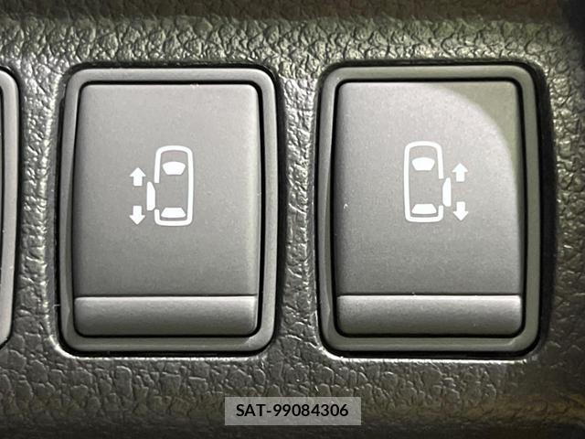 Nissan ELGRAND 2017-07 8361594-5
