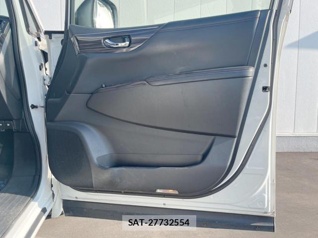 Nissan ELGRAND 2016-06 8363438-19