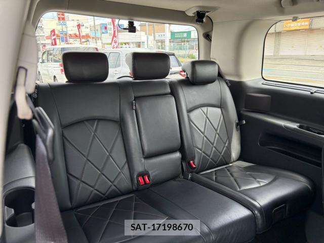 Nissan ELGRAND 2016-10 8363518-15