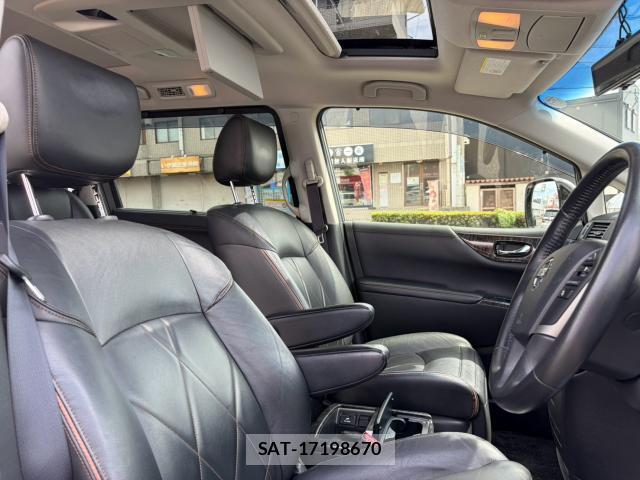 Nissan ELGRAND 2016-10 8363518-16