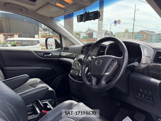 Nissan ELGRAND 2016-10 8363518-17