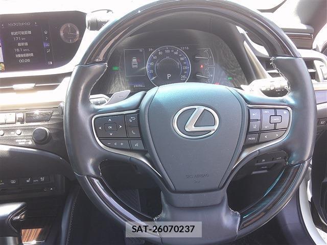 Lexus ES 2019-07 8361446-12