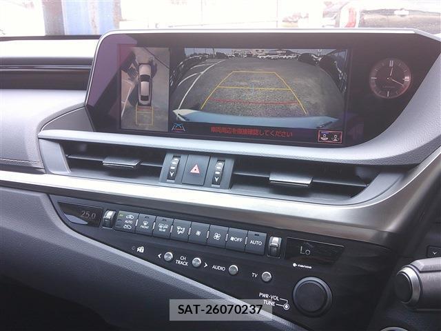 Lexus ES 2019-07 8361446-19