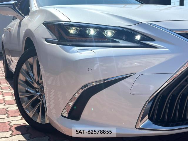 Lexus ES 2020-01 8361564-11