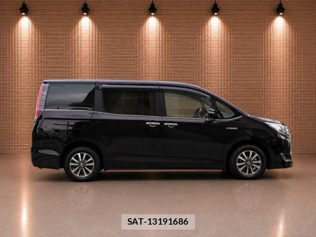 Toyota ESQUIRE 2017-08 8363249-1