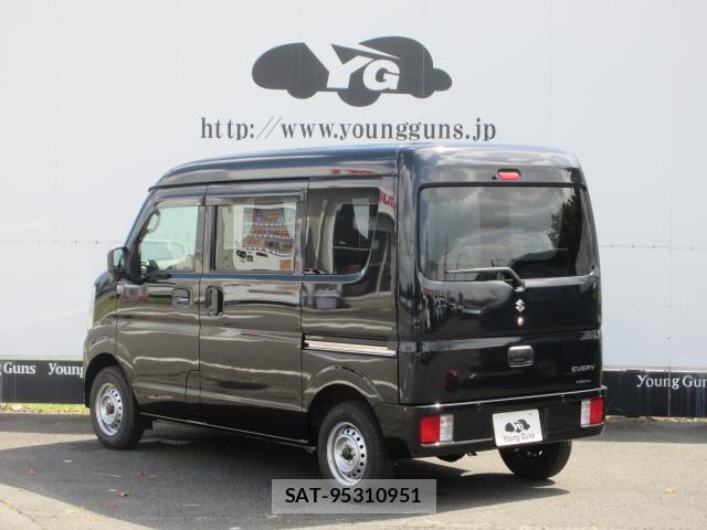 Suzuki EVERY 2026-07 8360537-11