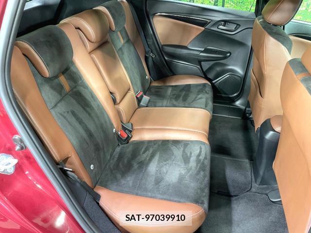 Honda FIT HYBRID 2017-11 8362394-8